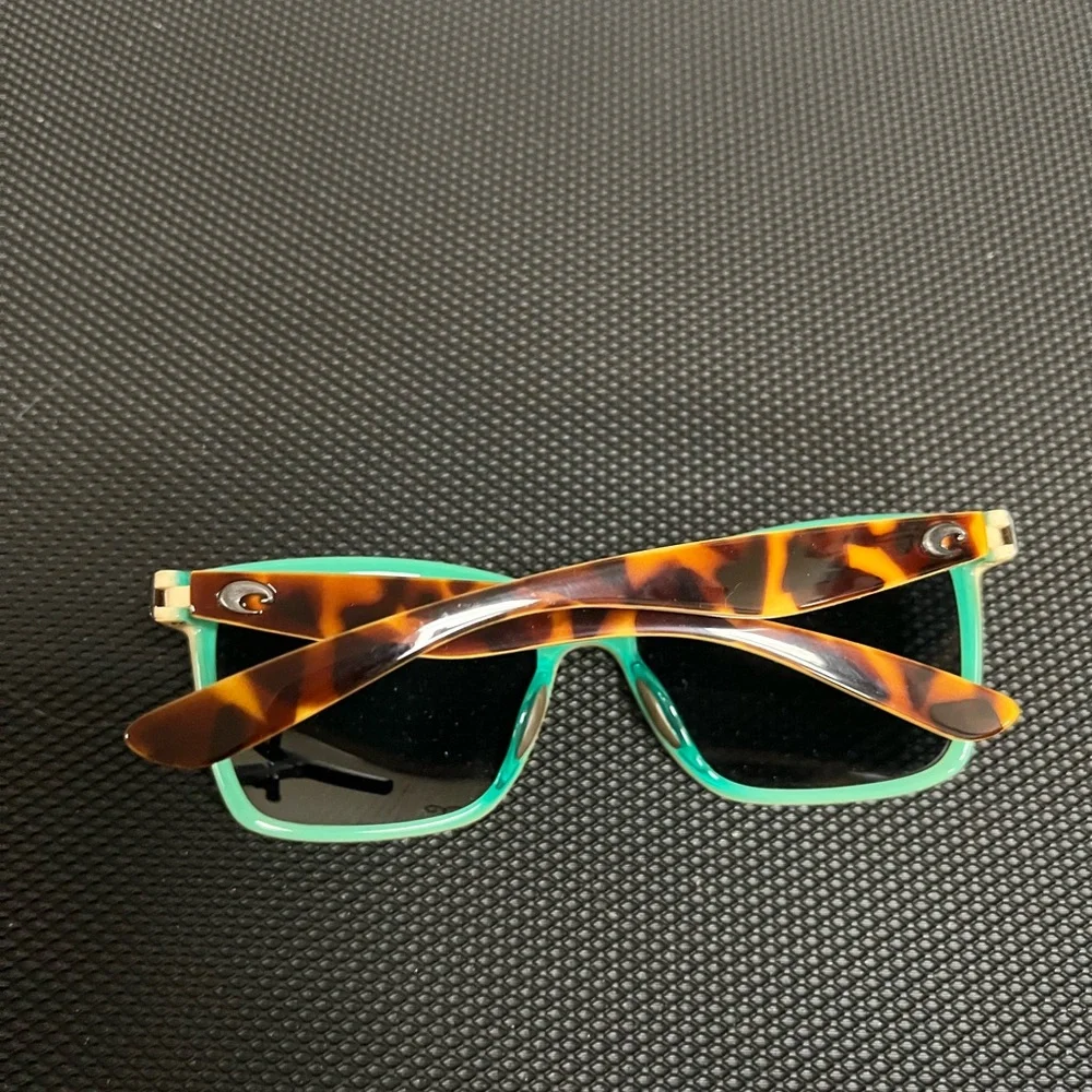 Stylish Tortoiseshell Sunglasses